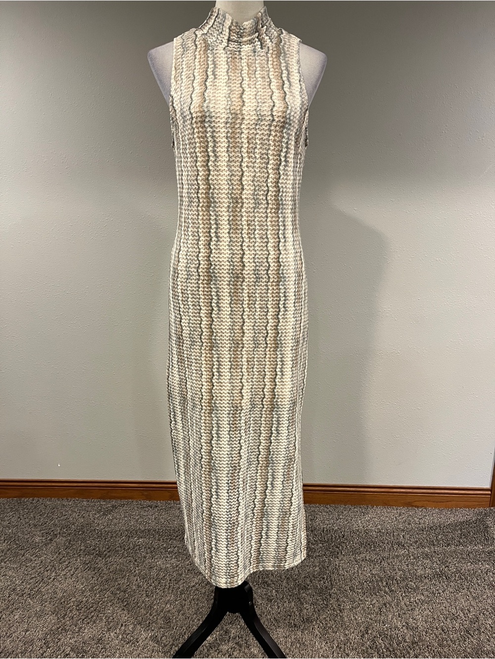SKies are blue sleeveless Ribbed Knit Maxi Dress in Cream and Tan size small